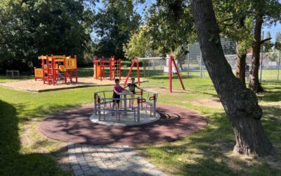 Neuer inklusiver Spielplatz in Lüdersfeld eröffnet